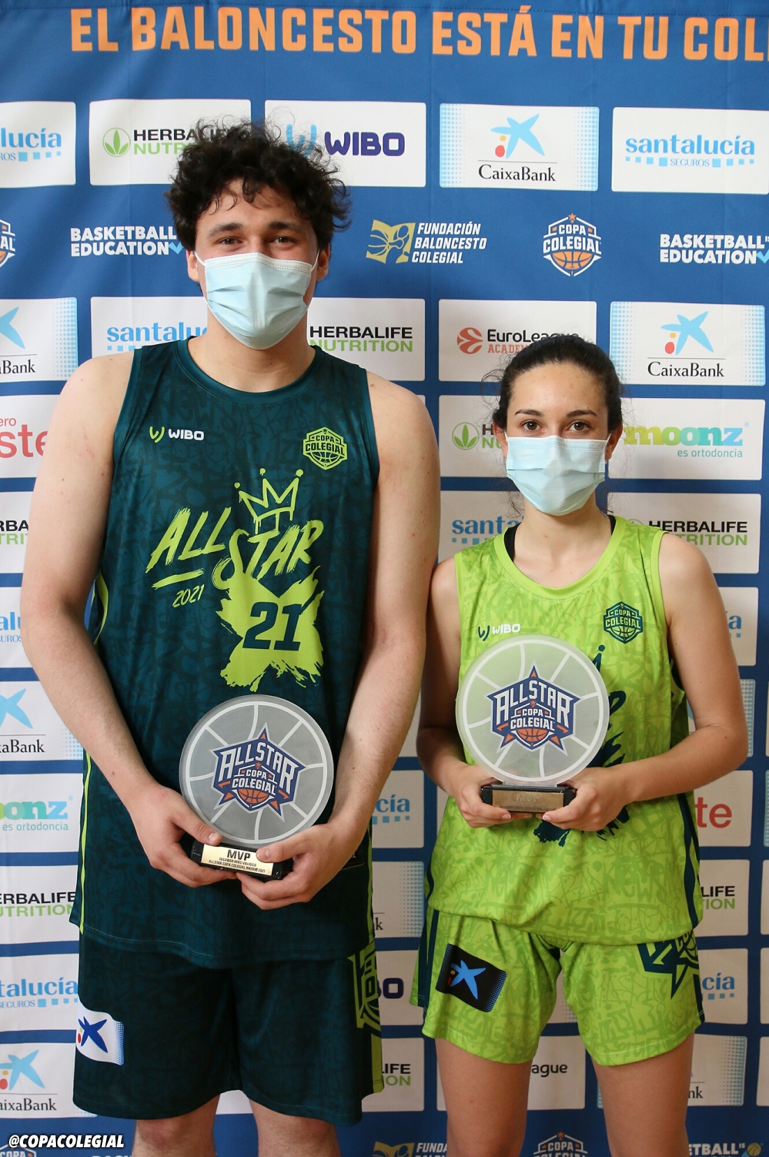 Este vs. Oeste (Colegial)