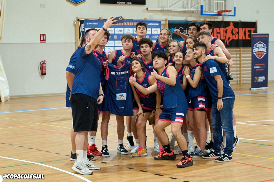 Este vs. Oeste (Colegial)