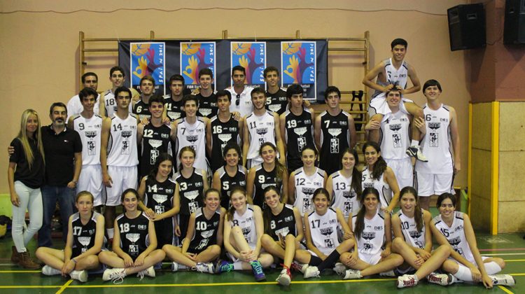 Foto de todos los integrantes de las dos Conferencias del AllStar Copa Colegial