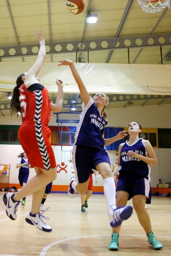 Canguras y águilas dieron espectáculo