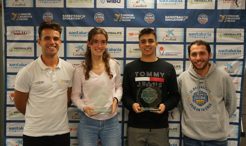 Aina Campo (Lestonnac) y Héctor Peralta (PIFMA) reciben los BSAA Barcelona 2023 en el colegio THAU