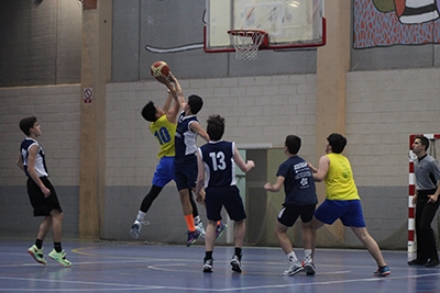 Zhang trata de anotar