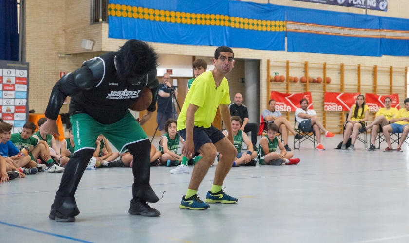 Álvaro Muelas brilla en su charla sobre el Paso 0 en Basket Veritas 