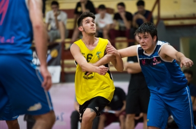 Cada balón fue una lucha intensa