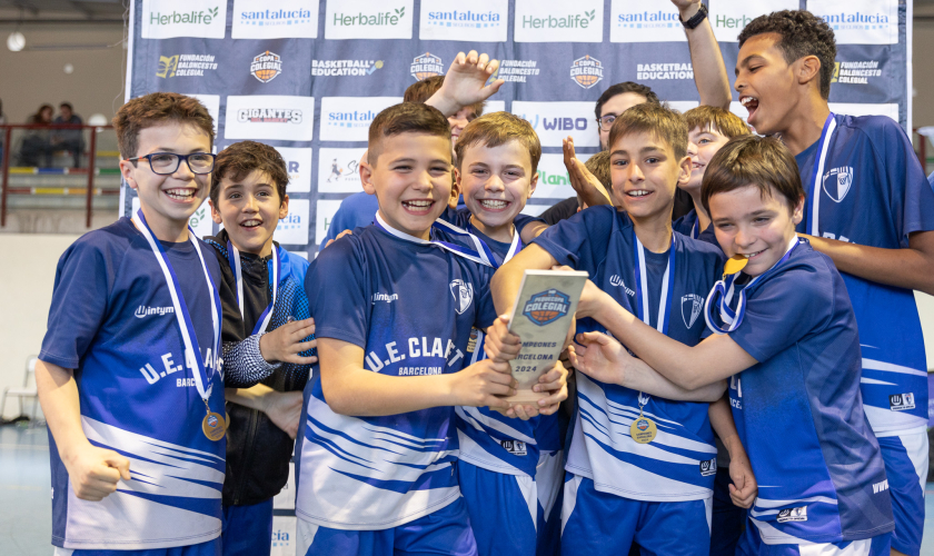 Auuuuu, auuuu, auuuu: ¡Los lobitos de Claret revalidan el mini-estandarte de la Pequecopa!