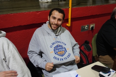 El subdirector de la Copa Colegial BCN, cuidándose