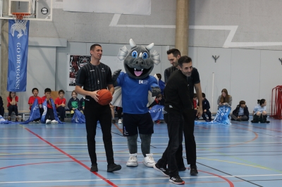 Pep Pons ha hecho el saque de honor