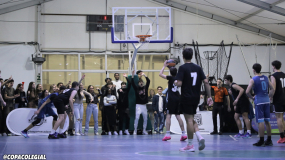 El flautista de Hamelin noquea a Icària en el Velódromo a ritmo de "Mezzanotte"