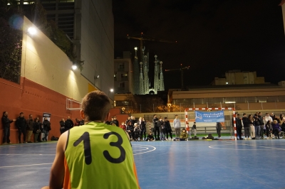 La Sagrada Familia iluminando Dominiques