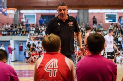 Riera lo volverá a intentar: la Copa le debe una