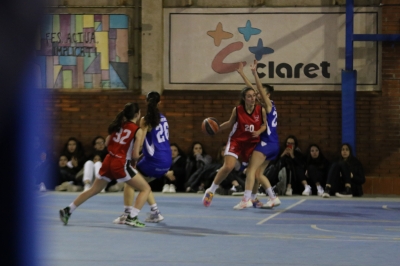 Marina Torres atacando