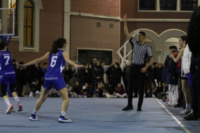 La renovada pista de Claret, de color azul