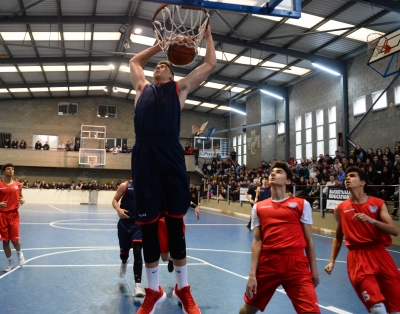 Parrada hundiéndola.