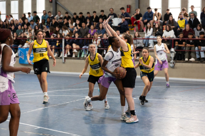 EPSA frenando a Doumbia (195 cm)