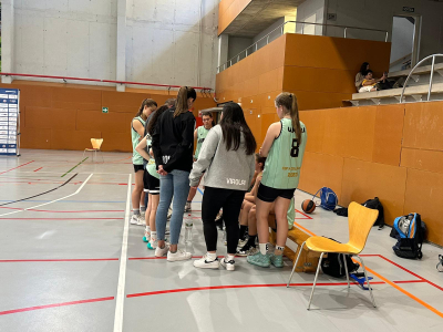 Júlia Zabaleta se ha quedado un rato a los mandos