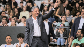 Brutal Albiol: el alcalde de Badalona, uno más en la fiesta colegial