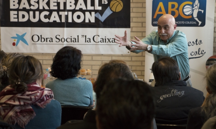 El café sabe muy dulce con Buceta en Veritas: "Los padres deben apoyar a su hijo"