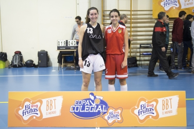 Jugadoras Under Armour.