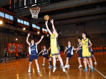 Bajo Aragón Marianistas dominó el juego interior