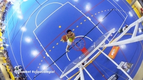 "Desde encima del aro"