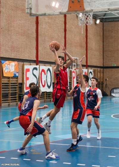 Escolapios marcando la diferencia bajo el aro