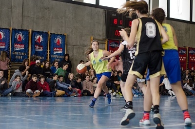 Marta Prieto metiendo balón interior