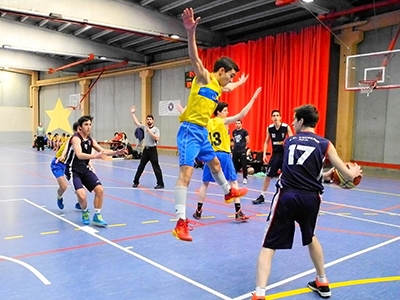 Los Toros lucharon cada balón