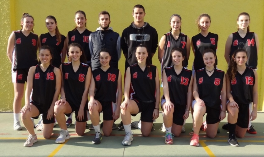 Historias colegiales | Conocemos a cuatro ex de La Llauna: Sofia, Sara, María y Marina