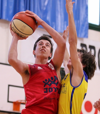 Rodrigo Tanarro directo al aro