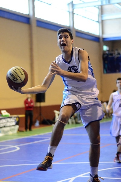 Rodrigo Lardíes entrando a canasta