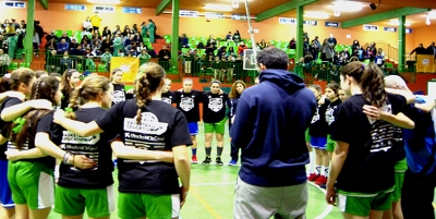 Huddle inicial con los dos equipos