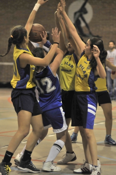 La defensa de El Pilar ahogó las opciones rivales