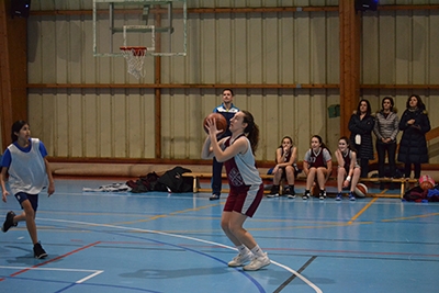 Alejandra Rubio trata de anotar para Dragonas