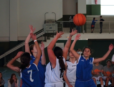 Lucha constante por el balón 