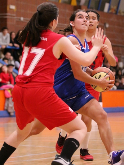 Claudia Muñoz buscando el aro