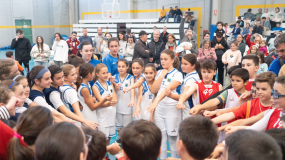 Llega el huddle total: ¡con cuatro equipos a la vez y los padres!