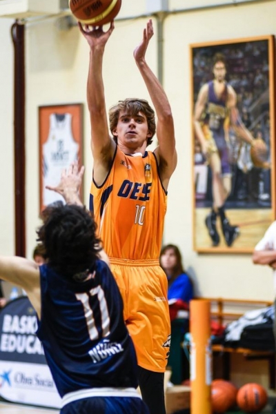 Ignacio Pulido bajo l aatenta mirada de un tal Pau