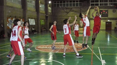 Lones lanzando ante la oposición de Corrochano