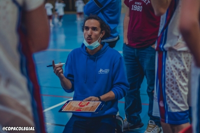 Muy serio Padre Manyanet