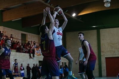 Entrada a canasta de Aznar ante Cabeza