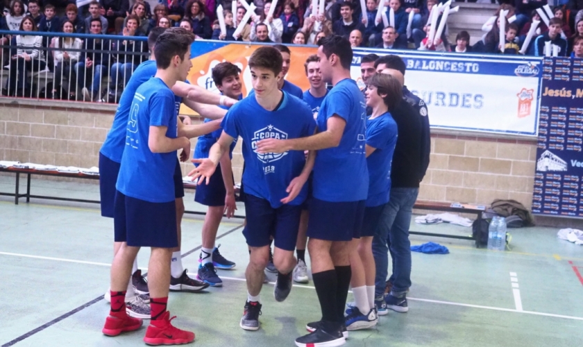 Los elegidos escriben su nombre en nuevos y deseados estandartes 