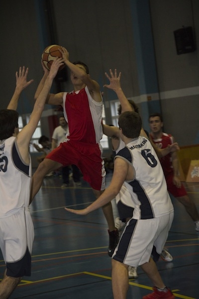 El partido tuvo mucha intensidad