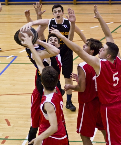 Los bulldogs se toparon con la defensa