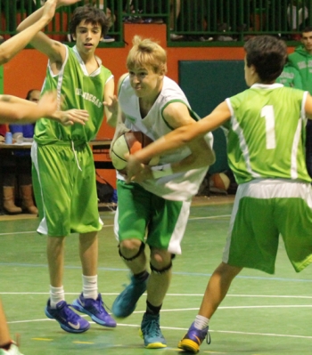 MVPit penetrando en la defensa Irish