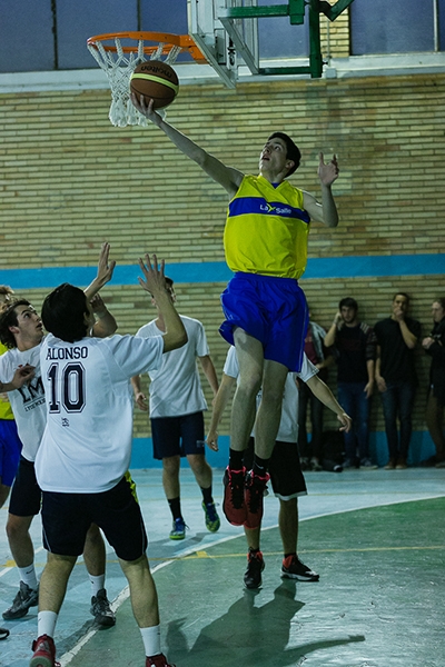 Pozo a aro pasado ante Alonso y Perales