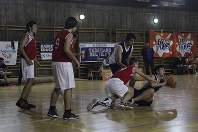 Los jugadores lo dieron todo durante el partido