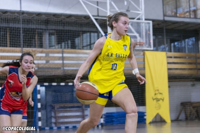 María Atanassov botando