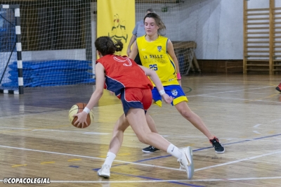 Elena Ortiz atacando