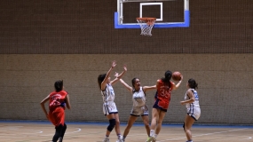 Alameda de Osuna vence desde la línea de triple a un duro San Agustín