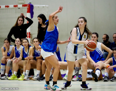 Brains busca la canasta.